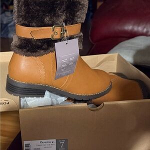 New women's Portland size 7 winter boots